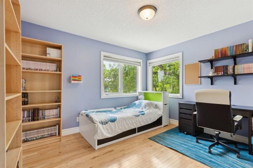 739 24 Avenue Nw, Calgary, AB - Indoor Photo Showing Bedroom