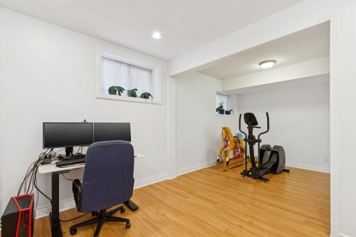 739 24 Avenue Nw, Calgary, AB - Indoor