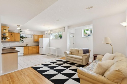 739 24 Avenue Nw, Calgary, AB - Indoor