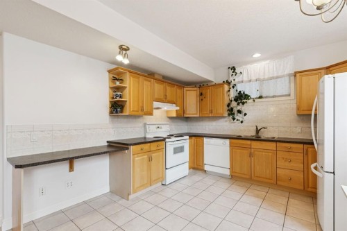 739 24 Avenue Nw, Calgary, AB - Indoor Photo Showing Kitchen With Double Sink