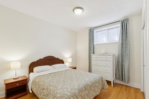 739 24 Avenue Nw, Calgary, AB - Indoor Photo Showing Bedroom