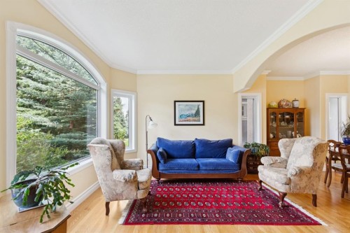 739 24 Avenue Nw, Calgary, AB - Indoor Photo Showing Living Room