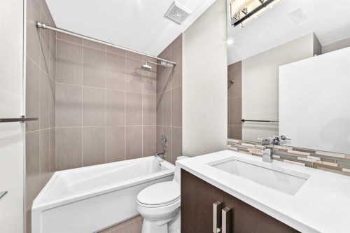 1317 20 Avenue Nw, Calgary, AB - Indoor Photo Showing Bathroom