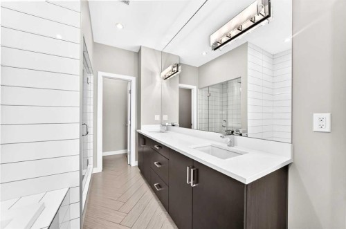 1317 20 Avenue Nw, Calgary, AB - Indoor Photo Showing Bathroom