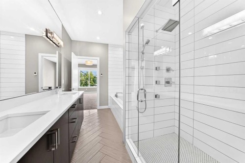 1317 20 Avenue Nw, Calgary, AB - Indoor Photo Showing Bathroom