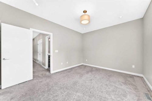 1317 20 Avenue Nw, Calgary, AB - Indoor Photo Showing Other Room