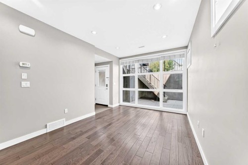 1317 20 Avenue Nw, Calgary, AB - Indoor Photo Showing Other Room