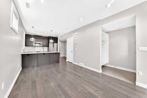 1317 20 Avenue Nw, Calgary, AB - Indoor Photo Showing Kitchen