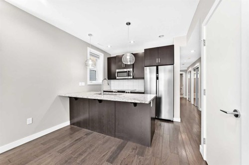1317 20 Avenue Nw, Calgary, AB - Indoor Photo Showing Kitchen With Upgraded Kitchen