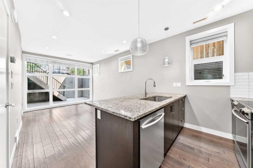 1317 20 Avenue Nw, Calgary, AB - Indoor Photo Showing Kitchen With Upgraded Kitchen