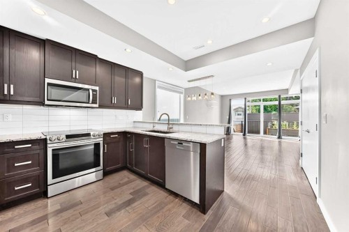 1317 20 Avenue Nw, Calgary, AB - Indoor Photo Showing Kitchen With Stainless Steel Kitchen With Upgraded Kitchen