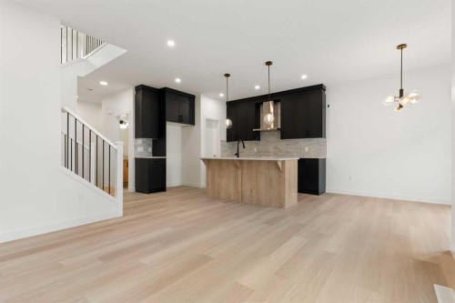 91 Heritage Manor, Cochrane, AB - Indoor Photo Showing Kitchen