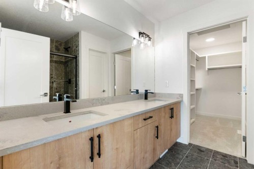 91 Heritage Manor, Cochrane, AB - Indoor Photo Showing Bathroom