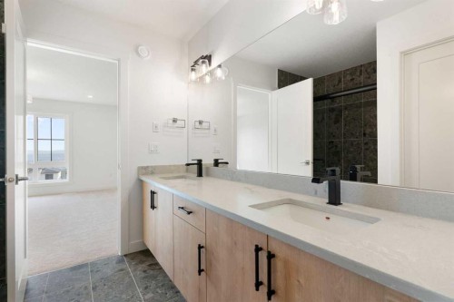 91 Heritage Manor, Cochrane, AB - Indoor Photo Showing Bathroom
