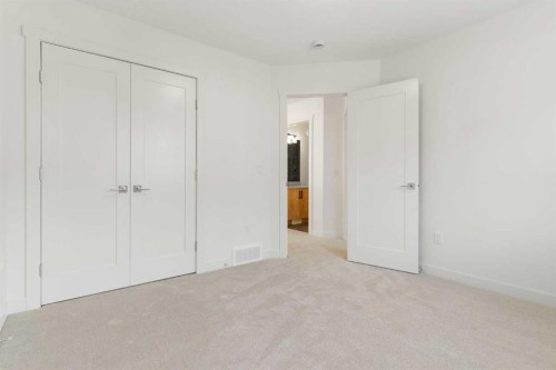 91 Heritage Manor, Cochrane, AB - Indoor Photo Showing Other Room