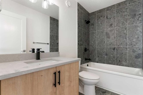 91 Heritage Manor, Cochrane, AB - Indoor Photo Showing Bathroom