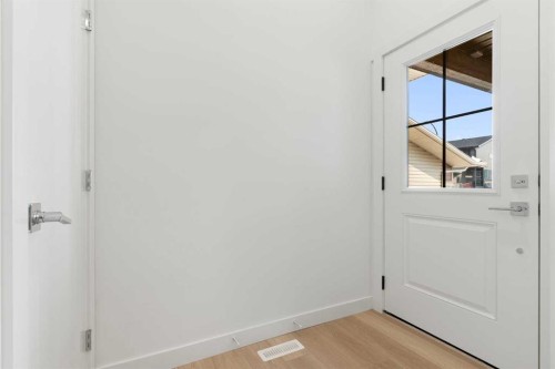 91 Heritage Manor, Cochrane, AB - Indoor Photo Showing Other Room