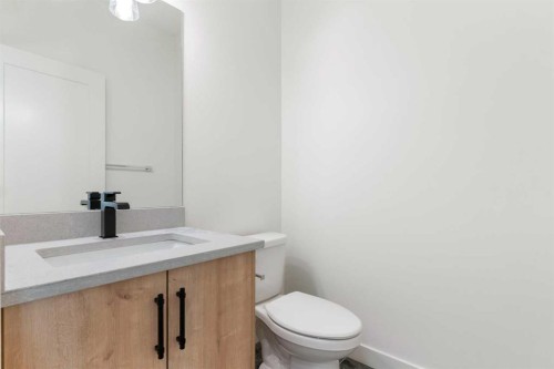 91 Heritage Manor, Cochrane, AB - Indoor Photo Showing Bathroom