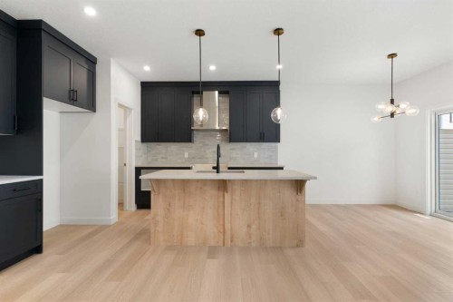 91 Heritage Manor, Cochrane, AB - Indoor Photo Showing Kitchen