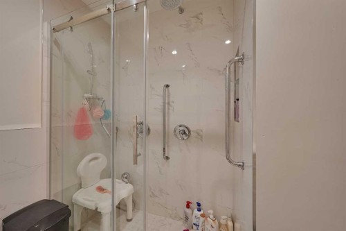 80 Edforth Way Nw, Calgary, AB - Indoor Photo Showing Bathroom