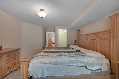 80 Edforth Way Nw, Calgary, AB - Indoor Photo Showing Bedroom