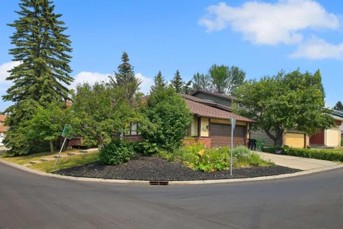 80 Edforth Way Nw, Calgary, AB - Outdoor