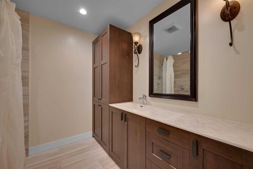 80 Edforth Way Nw, Calgary, AB - Indoor Photo Showing Bathroom