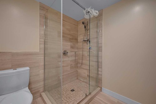 80 Edforth Way Nw, Calgary, AB - Indoor Photo Showing Bathroom