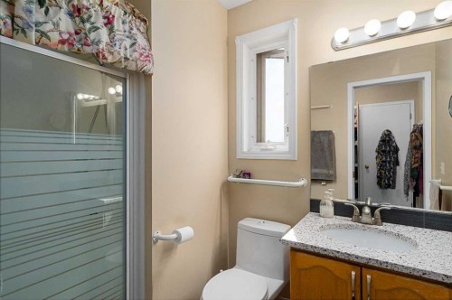 232 Harvest Glen Place Ne, Calgary, AB - Indoor Photo Showing Bathroom