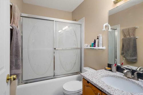 232 Harvest Glen Place Ne, Calgary, AB - Indoor Photo Showing Bathroom
