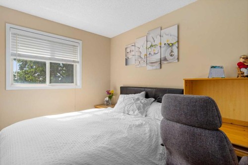 232 Harvest Glen Place Ne, Calgary, AB - Indoor Photo Showing Bedroom