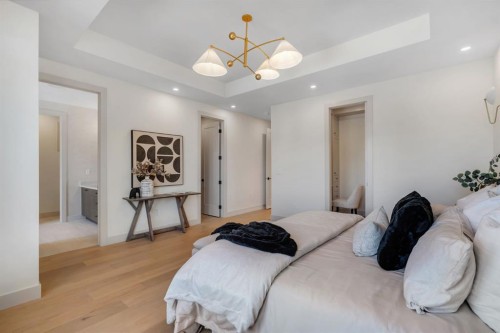 2034 49 Avenue Sw, Calgary, AB - Indoor Photo Showing Bedroom