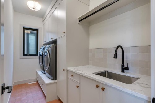 2034 49 Avenue Sw, Calgary, AB - Indoor