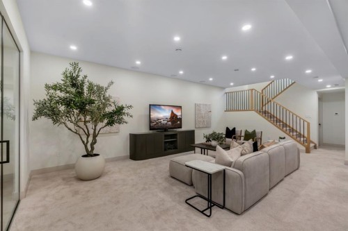 2034 49 Avenue Sw, Calgary, AB - Indoor