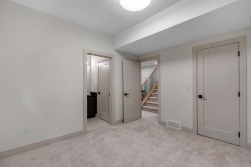 2034 49 Avenue Sw, Calgary, AB - Indoor Photo Showing Other Room