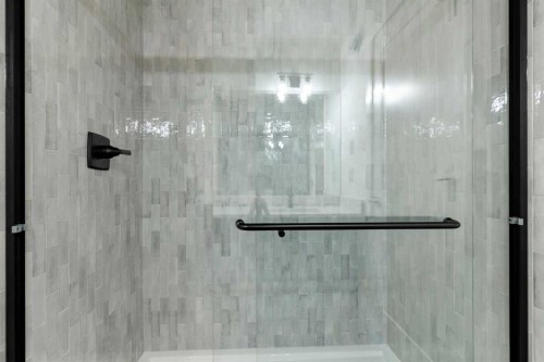 83 Heritage Manor, Cochrane, AB - Indoor Photo Showing Bathroom
