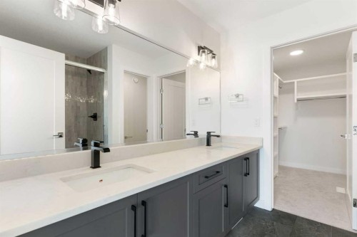 107 Heritage Manor, Cochrane, AB - Indoor Photo Showing Bathroom