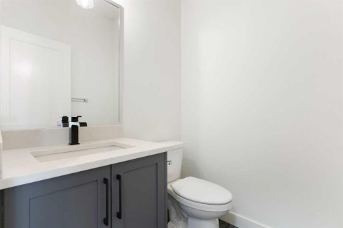107 Heritage Manor, Cochrane, AB - Indoor Photo Showing Bathroom