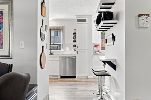 20-8533 Silver Springs Road Nw, Calgary, AB - Indoor
