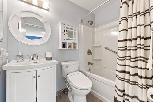 20-8533 Silver Springs Road Nw, Calgary, AB - Indoor Photo Showing Bathroom