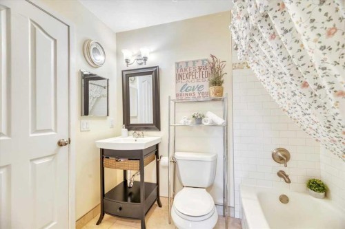 168 Midpark Gardens Se, Calgary, AB - Indoor Photo Showing Bathroom
