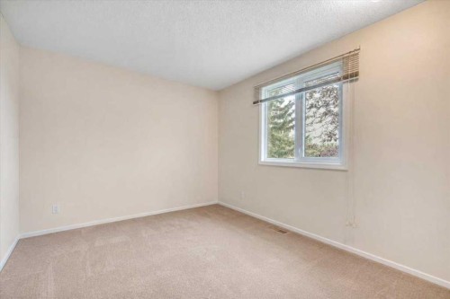 168 Midpark Gardens Se, Calgary, AB - Indoor Photo Showing Other Room