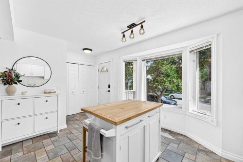 357 Regal Park Ne, Calgary, AB - Indoor