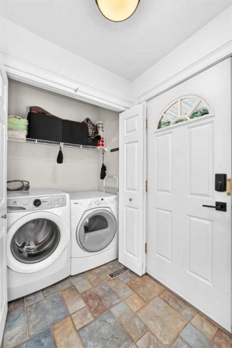 357 Regal Park Ne, Calgary, AB - Indoor Photo Showing Laundry Room