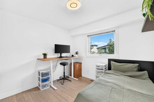 357 Regal Park Ne, Calgary, AB - Indoor Photo Showing Office