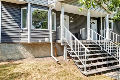 357 Regal Park Ne, Calgary, AB - Outdoor
