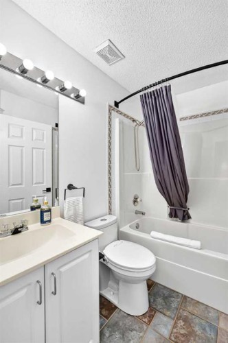 357 Regal Park Ne, Calgary, AB - Indoor Photo Showing Bathroom