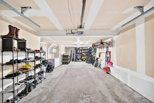 357 Regal Park Ne, Calgary, AB - Indoor Photo Showing Garage