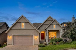 35 Tusslewood View NW Calgary, AB T3L 2Y3
