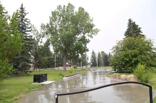 904 73 Avenue Sw, Calgary, AB - Outdoor